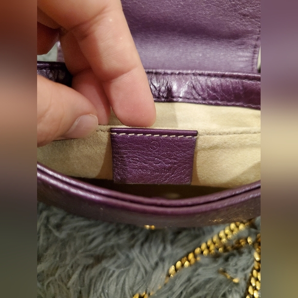 LIKE NEW- Gucci GG Logo Leather Flap Gold Chain shoulder bag - Picture 11 of 17